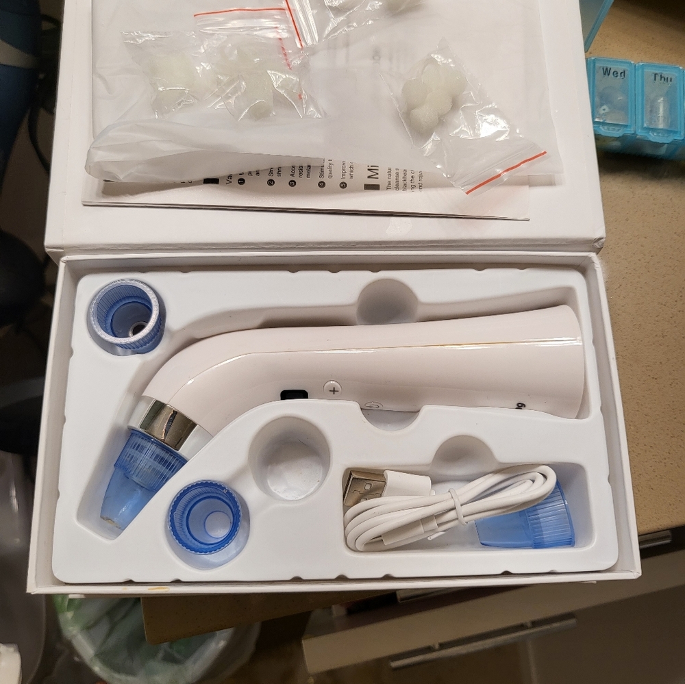 Black head suction device